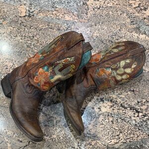 Corral Floral Embroidered Heeled Boots